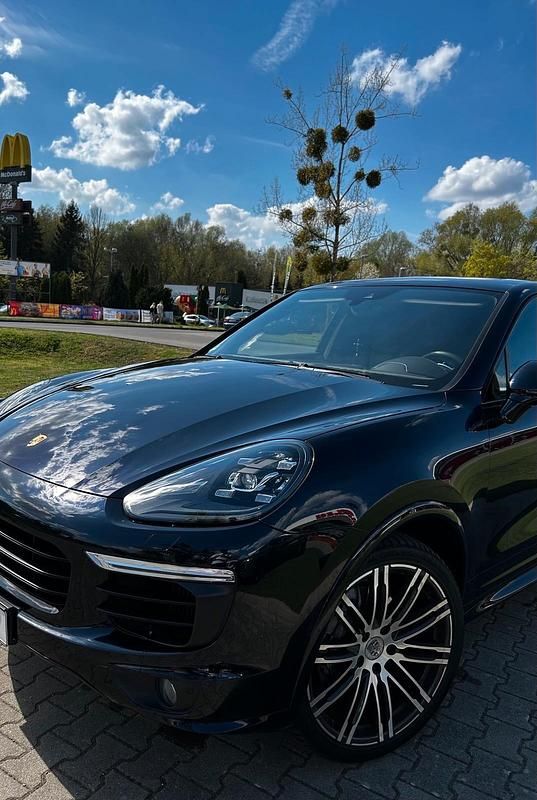 Second-hand Porsche Cayenne 262 CP (192 kW) 2015 Albastru SUV