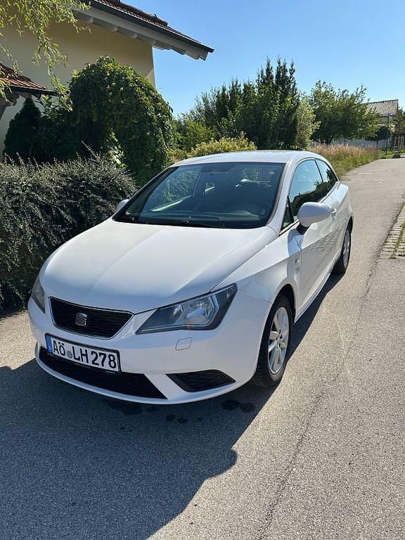 Weiß Gebraucht 2013 Seat Ibiza SC Style Kleinwagen | 3.950 € (Fairer Preis) - Bild 1/4