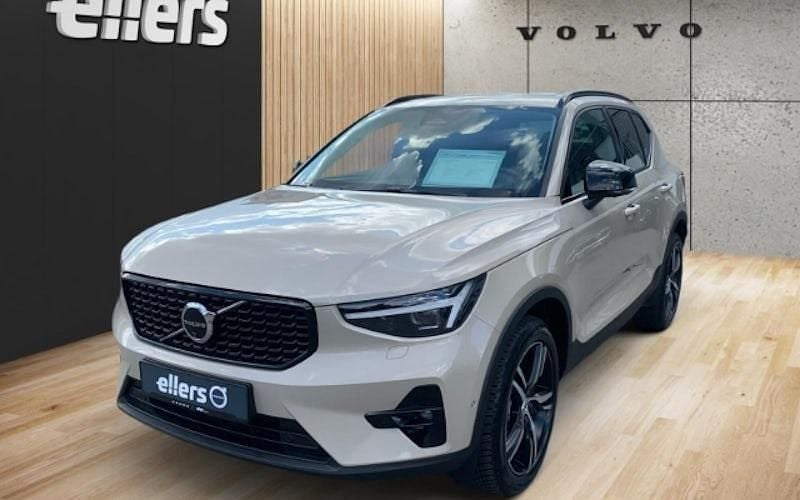 Beige Gebraucht 2025 Volvo XC40 Plus SUV | 42.850 € (Fairer Preis) - Bild 1/4