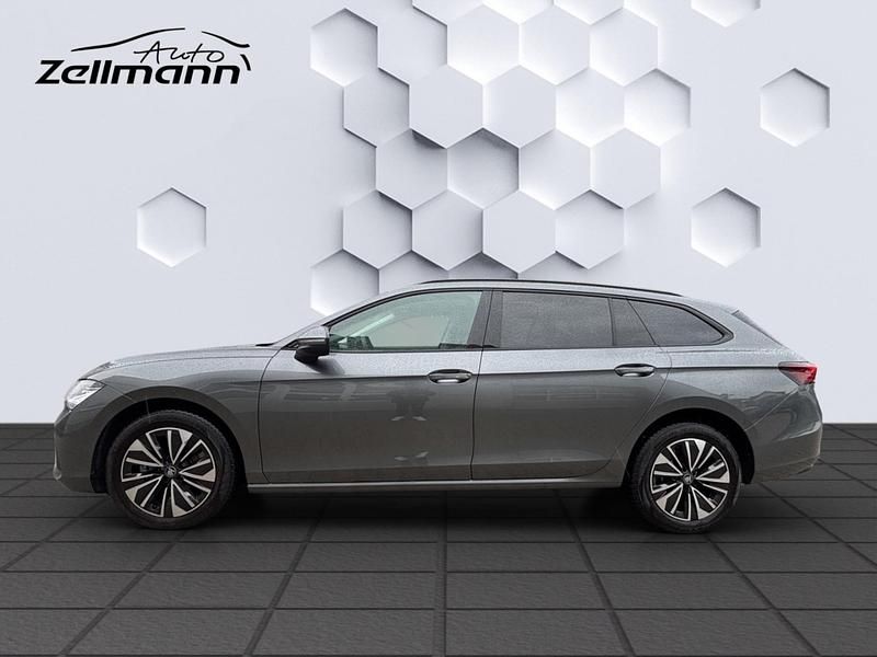 Usado Skoda Superb Selection 265 HP (194 kW) 2025 Cinzento Carrinha