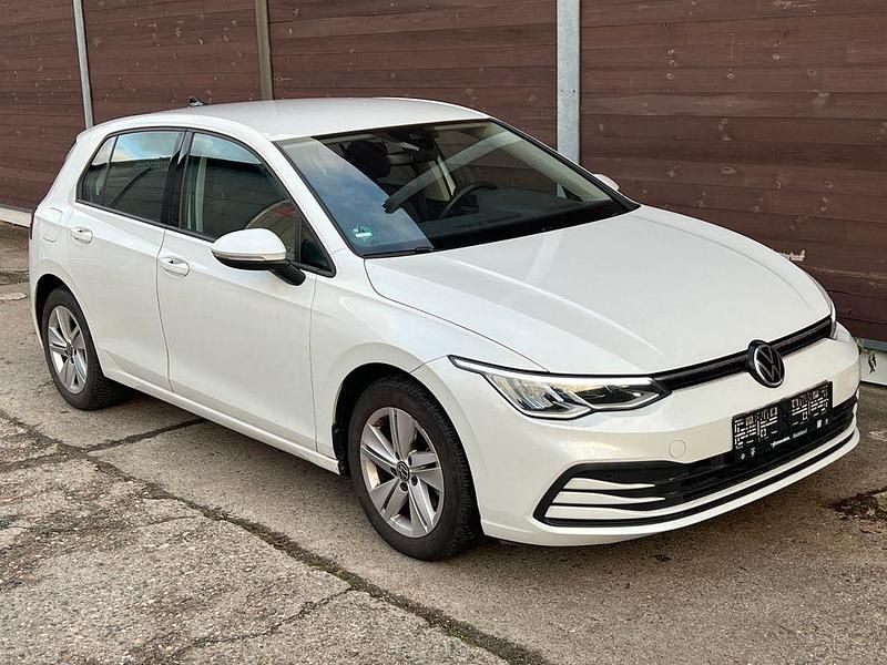 Weiß Gebraucht 2020 VW Golf VIII Life Limousine | 18.990 € (Superpreis) - Bild 1/4