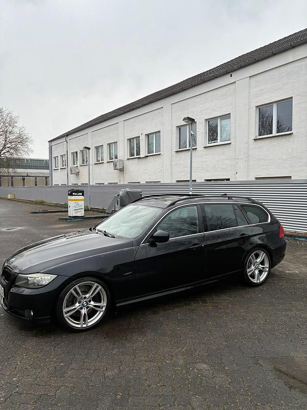 Gebraucht BMW 330 330 PS (242 kW) 2009 Schwarz Kombi