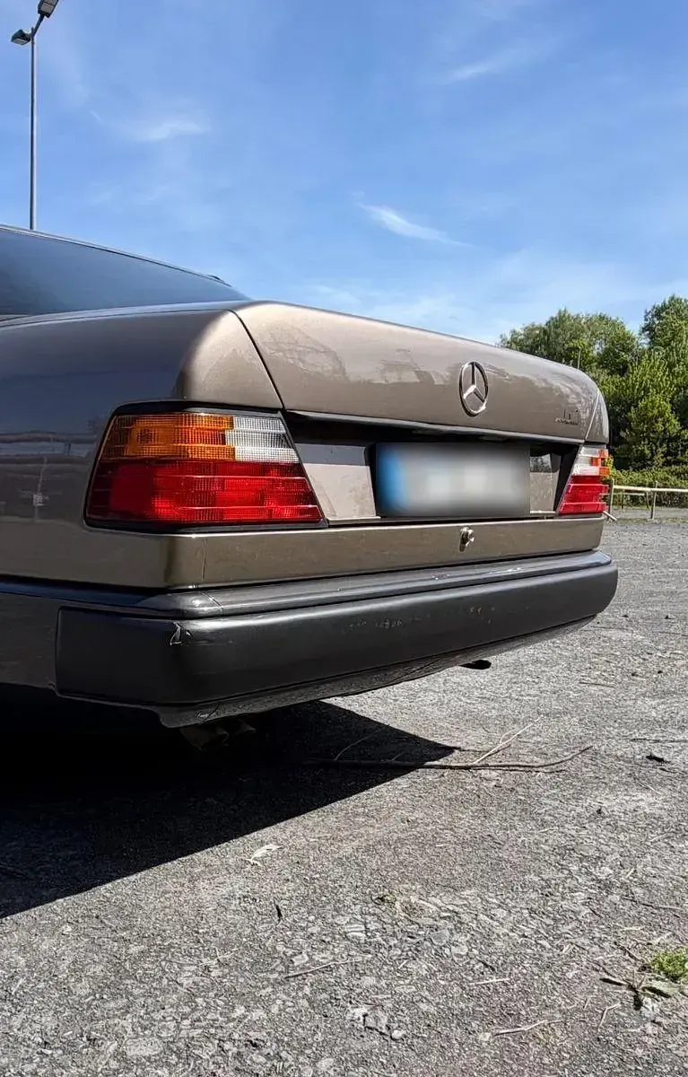 Gebraucht Mercedes E260 166 PS (122 kW) 1988 Andere farben Limousine