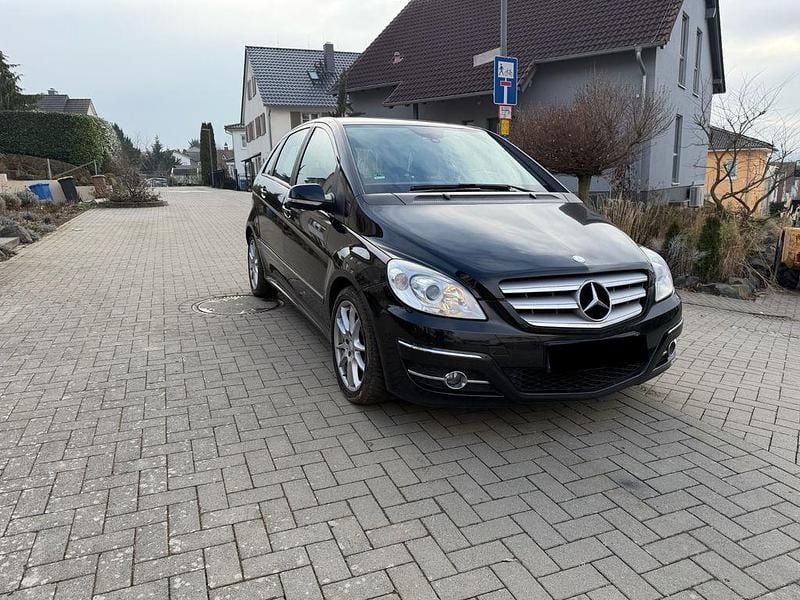 Gebraucht Mercedes B200 140 PS (102 kW) 2010 Schwarz Van / Kleinbus