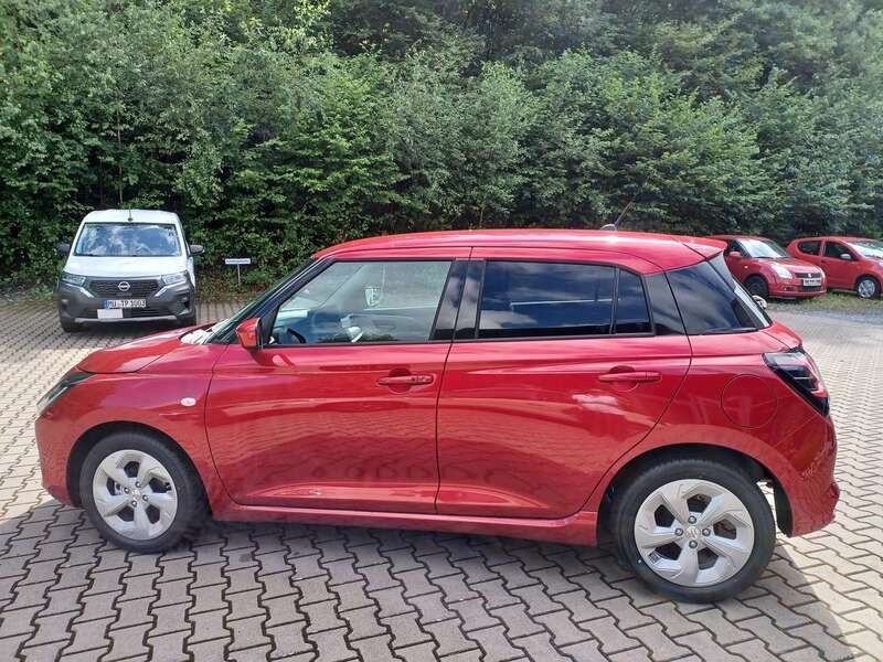 Gebraucht Suzuki Swift Comfort 83 PS (61 kW) 2025 Rot Kleinwagen