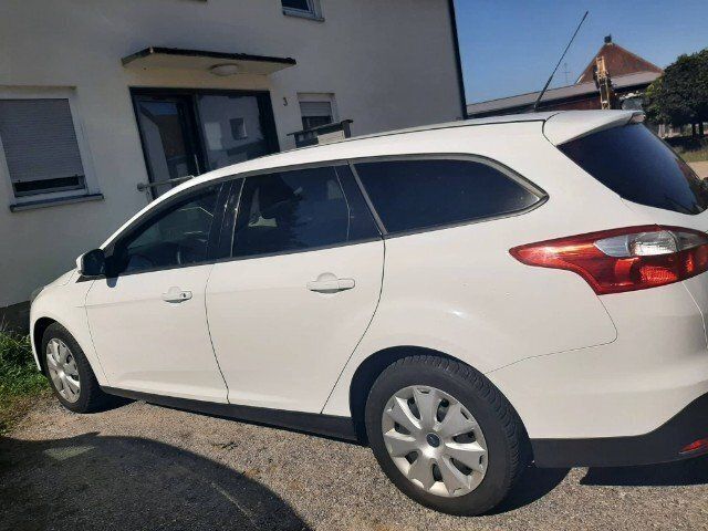 Gebraucht Ford Focus 116 PS (85 kW) 2014 Weiß Kombi