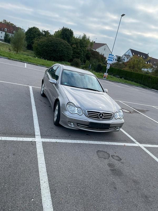 Grau Gebraucht 2005 Mercedes C280 Limousine | 3.800 € (Guter Preis) - Bild 1/4