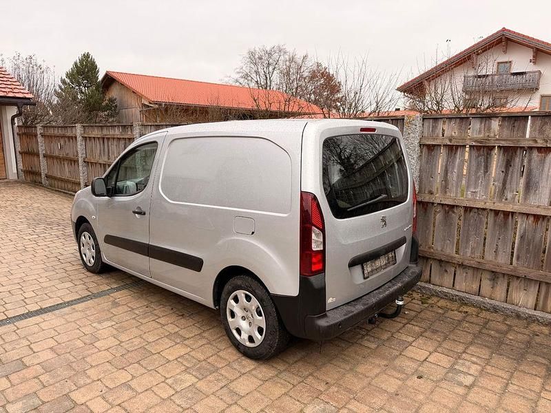 Gebraucht Peugeot Partner Comfort 90 PS (66 kW) 2015 Grau Van / Kleinbus