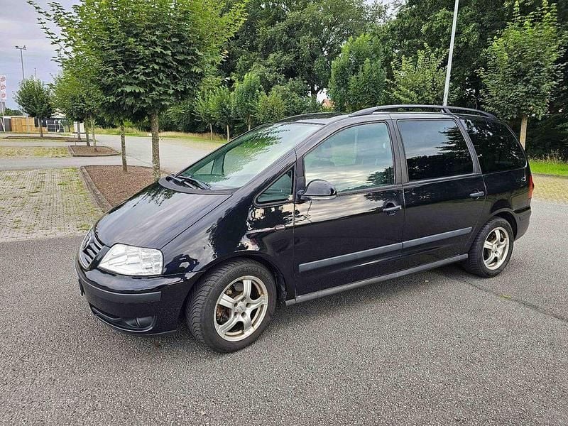 Schwarz Gebraucht 2010 VW Sharan Trendline Van / Kleinbus | 3.200 € (Superpreis) - Bild 1/4