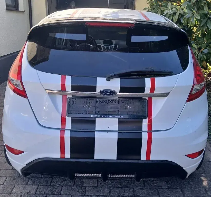 Gebraucht Ford Fiesta Titanium 82 PS (60 kW) 2011 Weiß Limousine