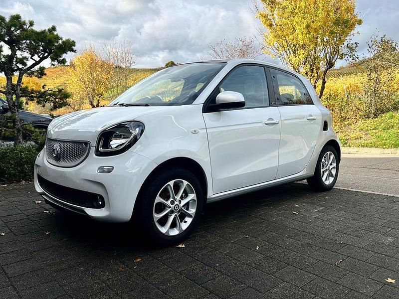 Weiß Gebraucht 2017 Smart ForFour Passion Kleinwagen | 8.650 € (Fairer Preis) - Bild 1/4