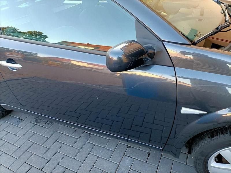 Occasion Renault Mégane Cabriolet Dynamique 113 ch (83 kW) 2005 Gris Cabriolet