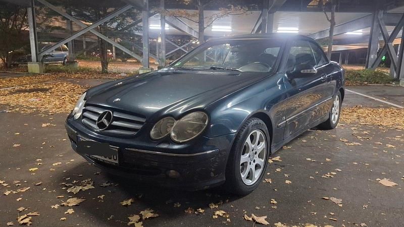 Schwarz Gebraucht 2004 Mercedes CLK320 Avantgarde Cabrio | 2.399 € (Guter Preis) - Bild 1/4