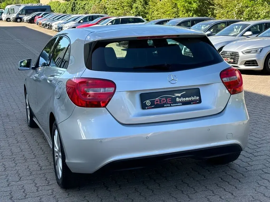 Gebraucht Mercedes A180 122 PS (89 kW) 2014 Silber Limousine
