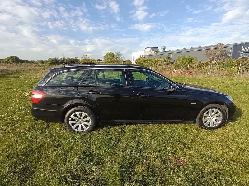 Gebraucht Mercedes E250 204 PS (150 kW) 2010 Schwarz Limousine