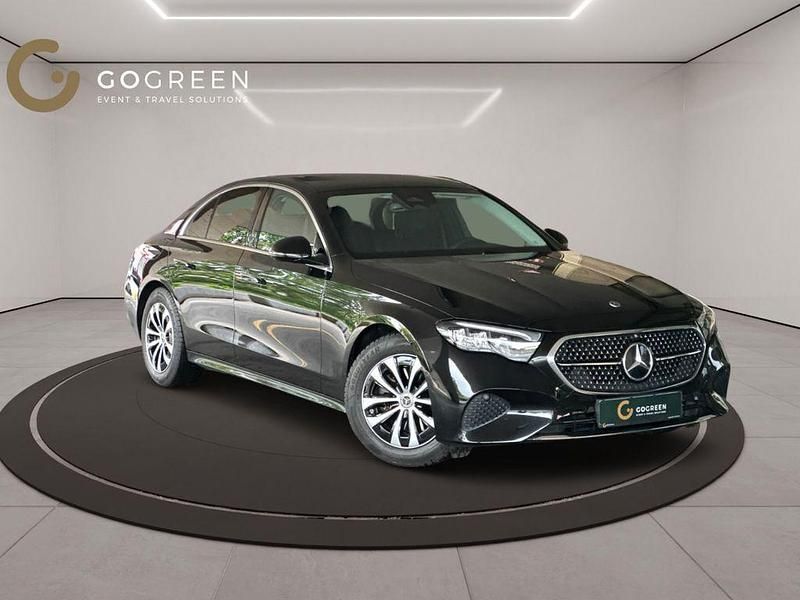 Schwarz Gebraucht 2024 Mercedes E220 Avantgarde Limousine | 48.990 € (Guter Preis) - Bild 1/4