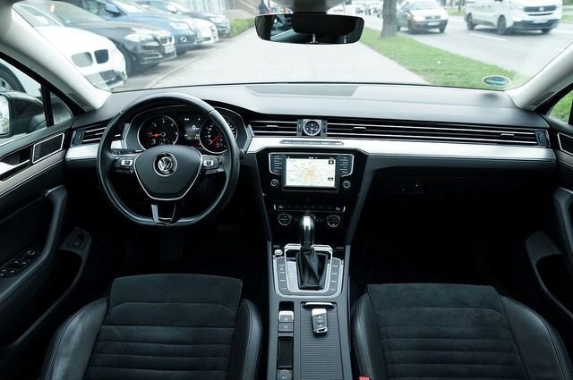 Gebraucht VW Passat Highline 150 PS (110 kW) 2016 Schwarz metallic Kombi