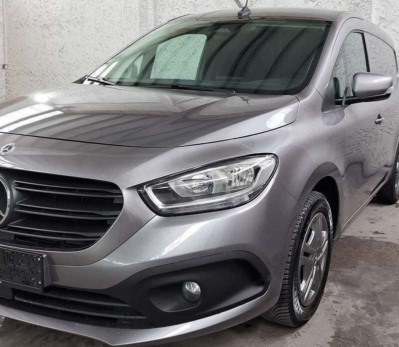 Lackfarbe chromitgrau m Gebraucht 2022 Mercedes Citan 110 Van / Kleinbus | 16.850 € (Guter Preis) - Bild 1/4