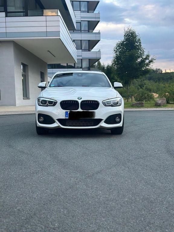 Weiß Gebraucht 2019 BMW 120 M Sport Kleinwagen | 19.499 € (Superpreis) - Bild 1/4