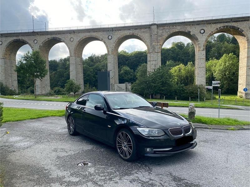 Schwarz Gebraucht 2010 BMW 325 Coupé | 9.600 € (Guter Preis) - Bild 1/4