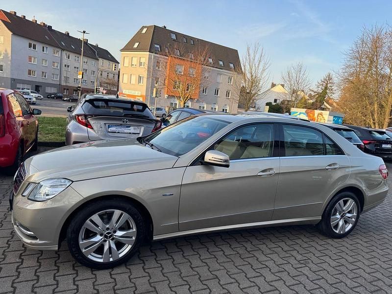 Gebraucht Mercedes E200 184 PS (135 kW) 2011 Beige Limousine