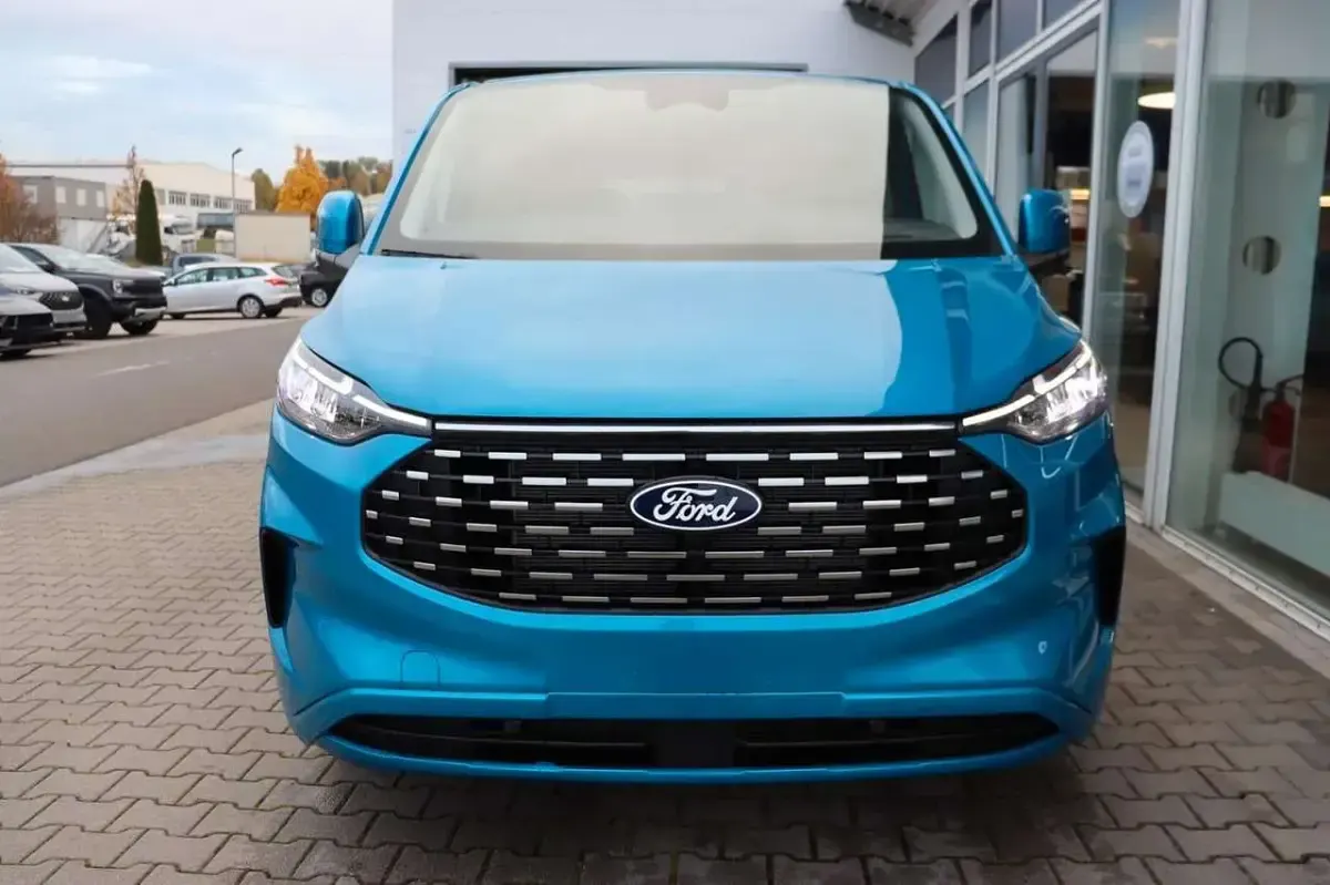 Neu Ford Tourneo Titanium 170 PS (125 kW) 2026 Digital aqua blue metallic Van / Kleinbus
