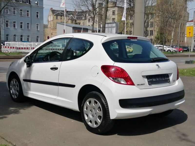 Gebraucht Peugeot 207 Filou 73 PS (53 kW) 2010 Weiß Limousine