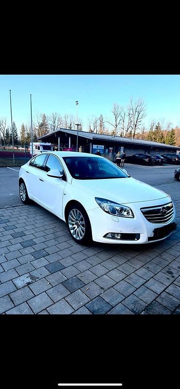 Weiß Gebraucht 2011 Opel Insignia Limousine | 8.100 € (Teuer) - Bild 1/4