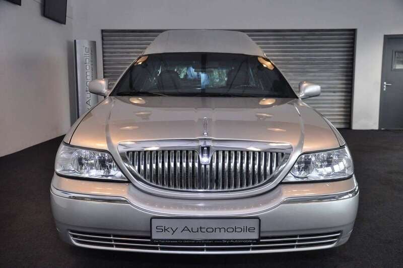 Gebraucht Lincoln Town Car 209 PS (153 kW) 2003 Silber Limousine