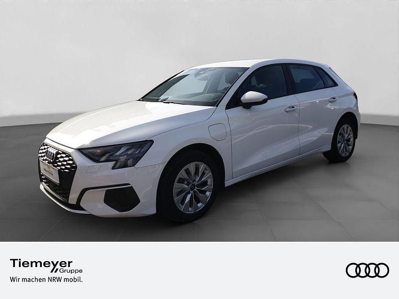 Weiß Gebraucht 2023 Audi A3 Sportback e-tron Design Limousine | 24.980 € (Guter Preis) - Bild 1/4