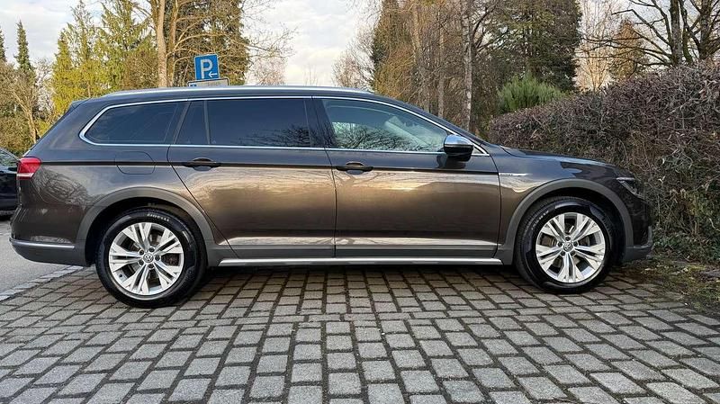 Gebraucht VW Passat Highline 190 PS (139 kW) 2016 Braun Kombi