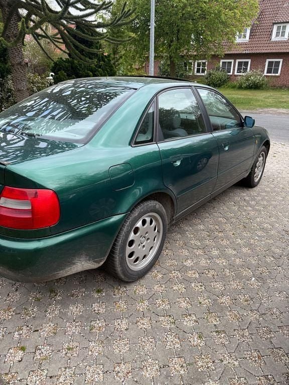 Second-hand Audi A4 101 CP (74 kW) 1997 Verde Berlinǎ