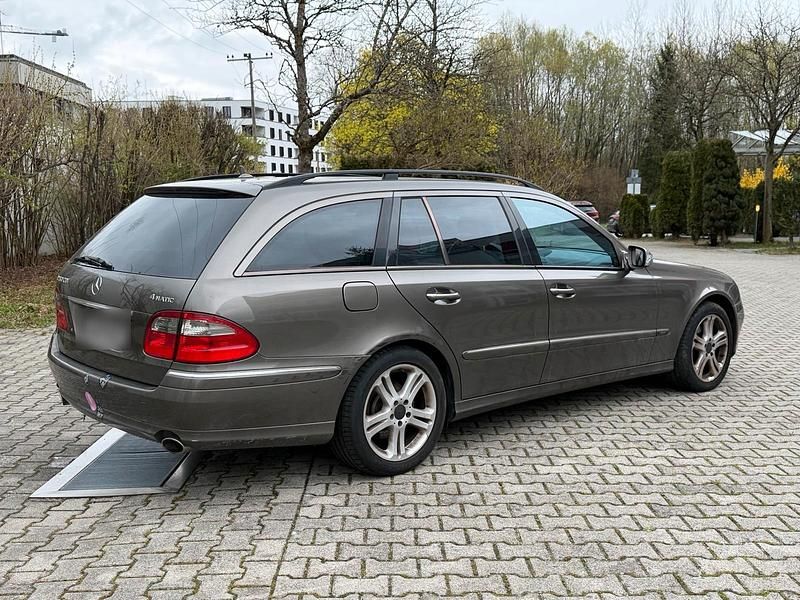 Usata Mercedes E280 190 CV (139 kW) 2008 Marrone Station wagon