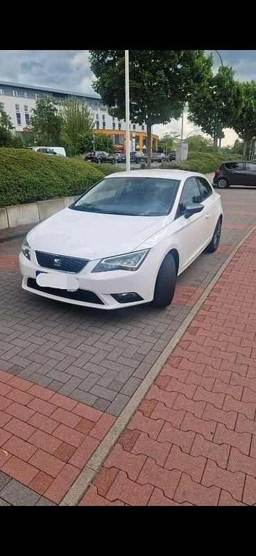 Weiß Gebraucht 2016 Seat Leon SC CONNECT Kleinwagen | 10.600 € (Fairer Preis) - Bild 1/4