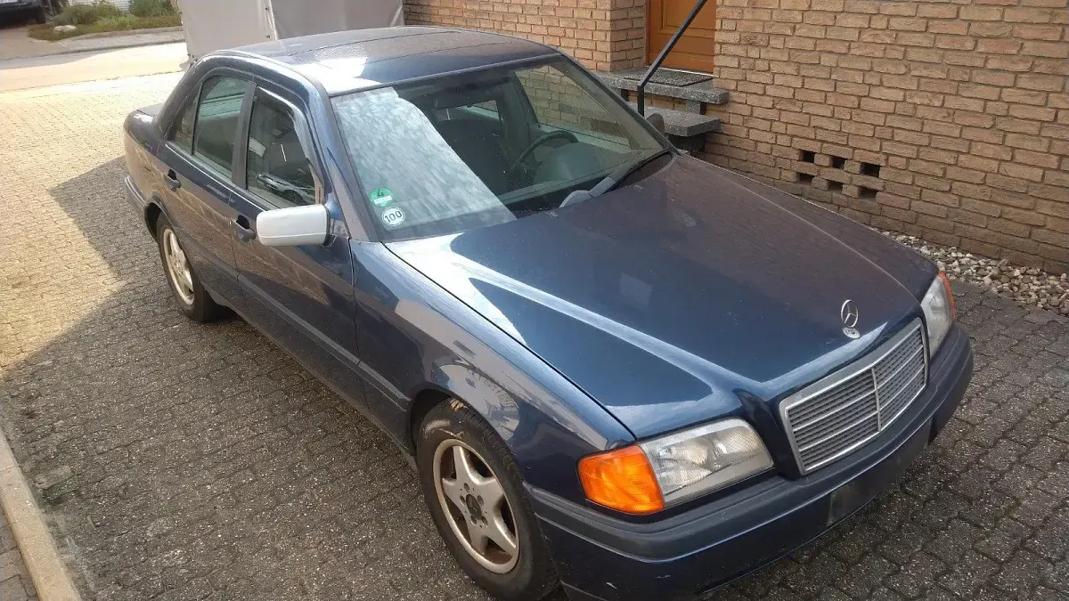 Gebraucht Mercedes C180 122 PS (89 kW) 1994 Blau Limousine