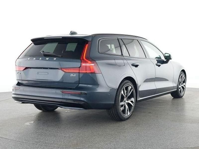Gebraucht Volvo V60 Plus 197 PS (144 kW) 2025 Blau Kombi