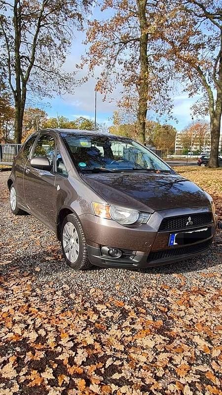 Braun Gebraucht 2013 Mitsubishi Colt Invite Limousine | 2.300 € (Fairer Preis) - Bild 1/4