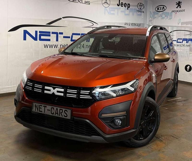 Gebraucht Dacia Jogger Essentiel 91 PS (66 kW) 2023 Rot Van / Kleinbus