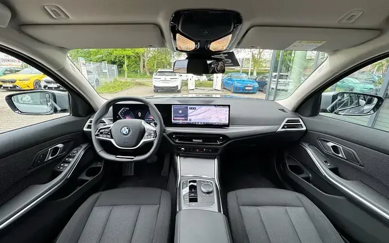 Gebraucht BMW 318 Shadowline 156 PS (114 kW) 2025 Skyscraper grau Kombi