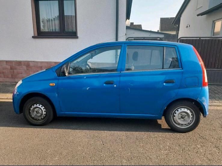 Blau Gebraucht 2003 Daihatsu Cuore Kleinwagen | 2.000 € (Fairer Preis) - Bild 1/4