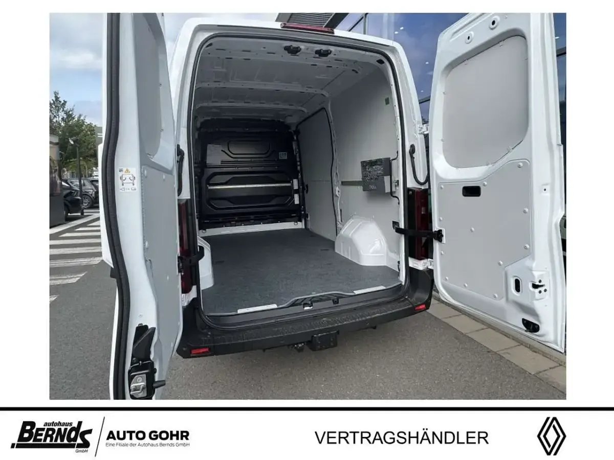 Nowe Renault Master 150 KM (110 kW) 2026 Biały Minivan