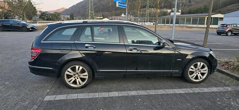 Gebraucht Mercedes C220 170 PS (125 kW) 2011 Schwarz Limousine