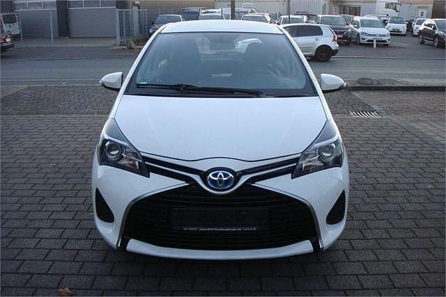 Gebraucht Toyota Yaris Hybrid 101 PS (74 kW) 2015 Weiß Limousine