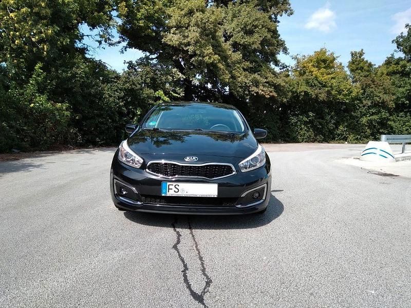 Schwarz Gebraucht 2016 Kia Ceed Premium Limousine | 9.600 € (Guter Preis) - Bild 1/4