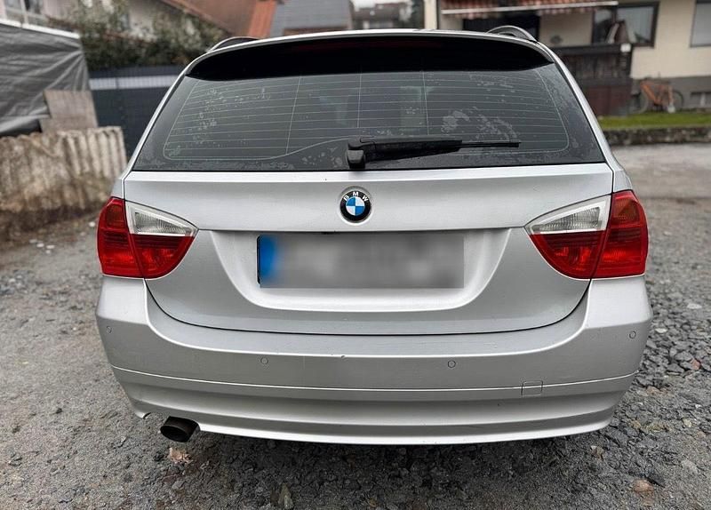 Gebraucht BMW 320 150 PS (110 kW) 2007 Grau Kombi
