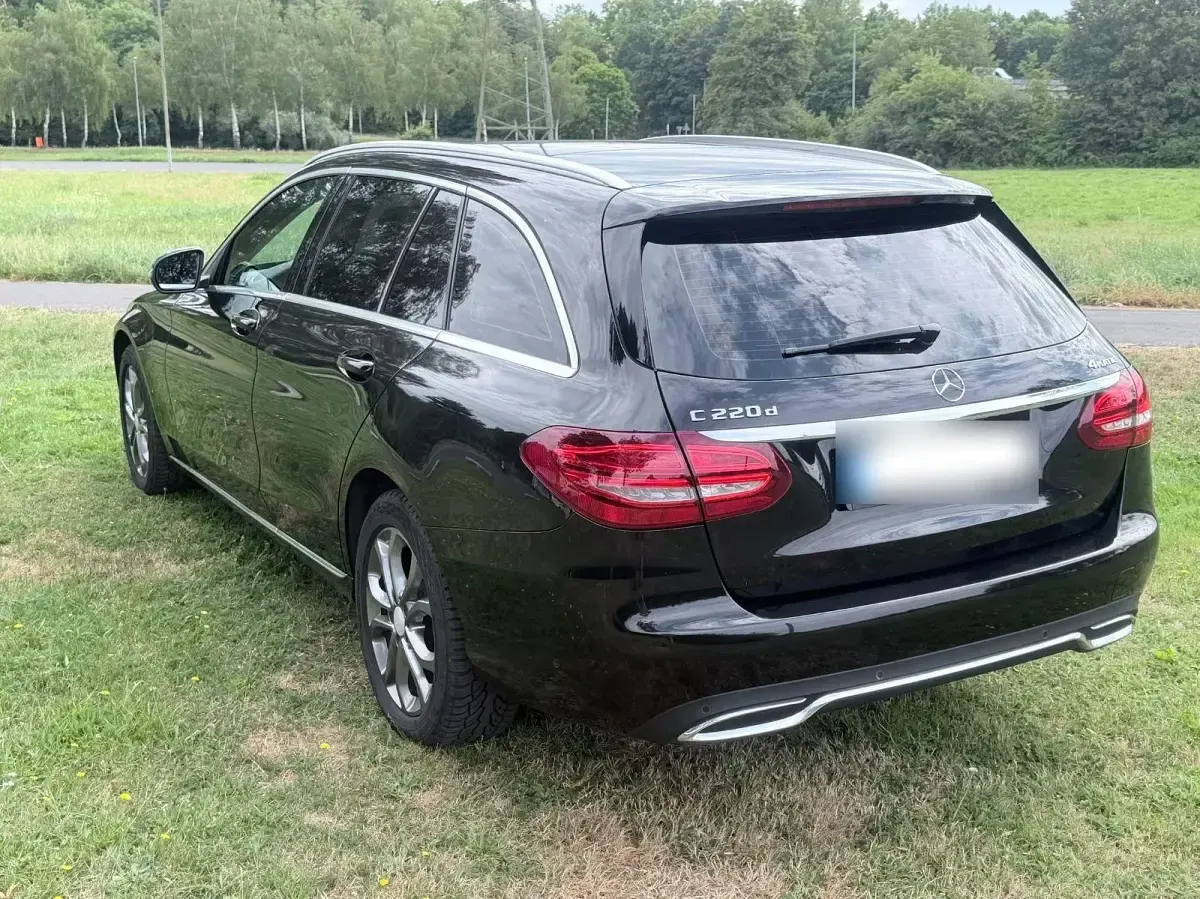 Gebraucht Mercedes C220 Avantgarde 170 PS (125 kW) 2017 Schwarz Limousine