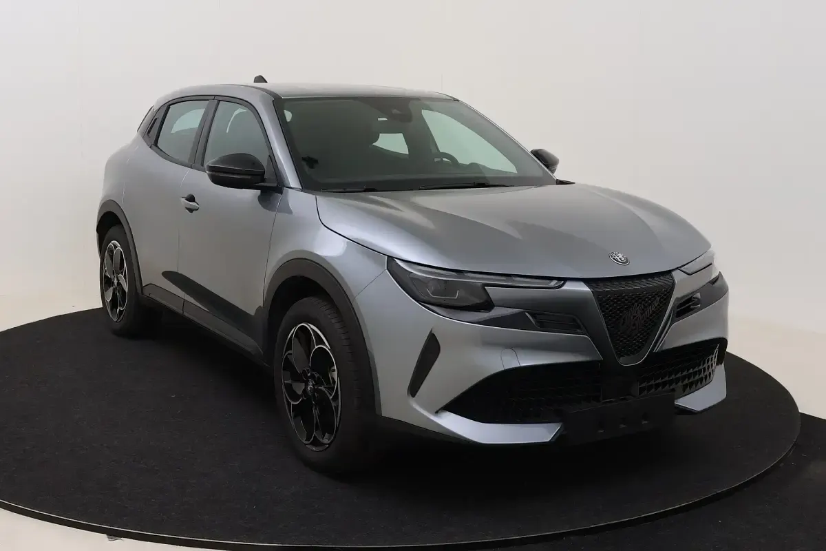 Gebraucht Alfa Romeo Junior 114 kW (156 PS) 2025 Grau (grigio arese) SUV