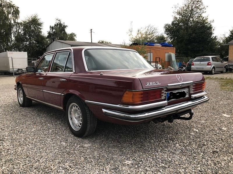 Second-hand Mercedes 280 156 CP (114 kW) 1978 Roșu Berlinǎ