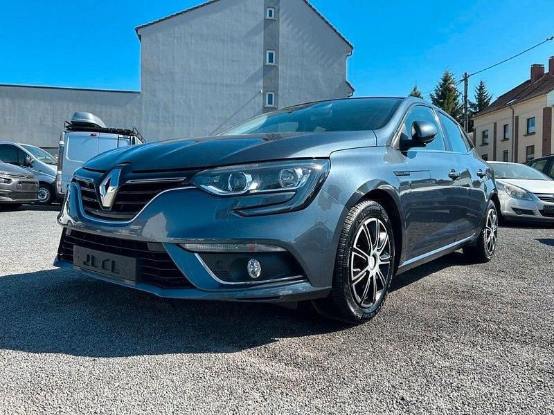 Grau Gebraucht 2019 Renault Mégane IV Business Limousine | 9.990 € - Bild 1/4