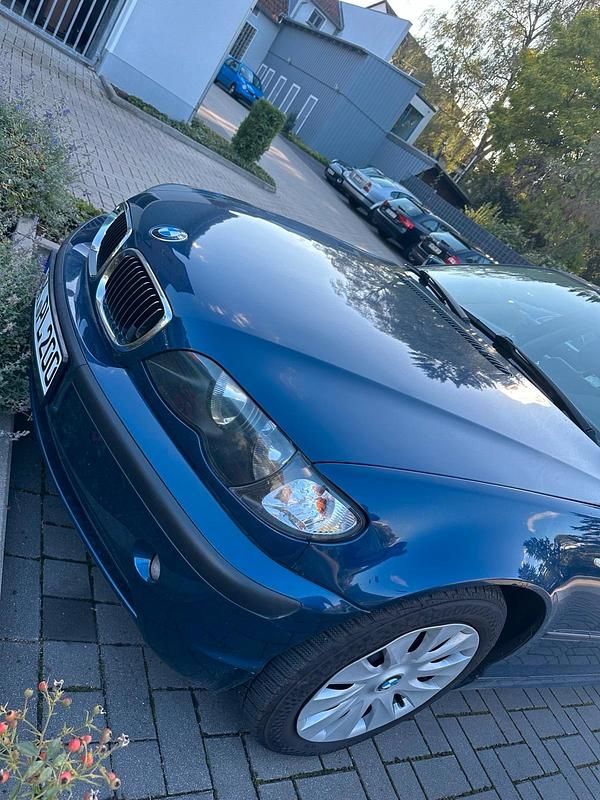 Blau Gebraucht 2004 BMW 316 Sport Line Limousine | 1.800 € (Guter Preis) - Bild 1/4
